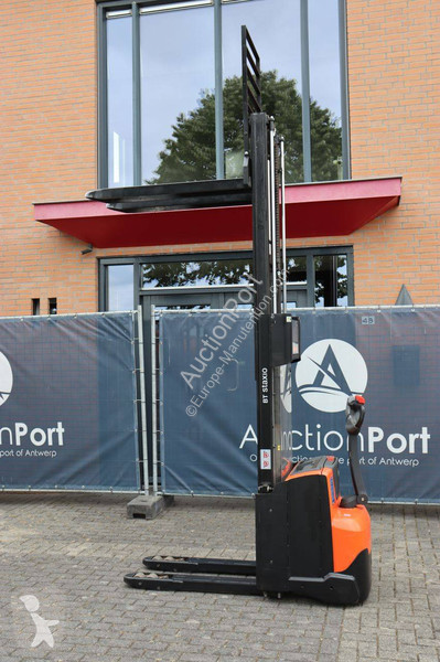 Teleskopický manipulátor BT SWE140L