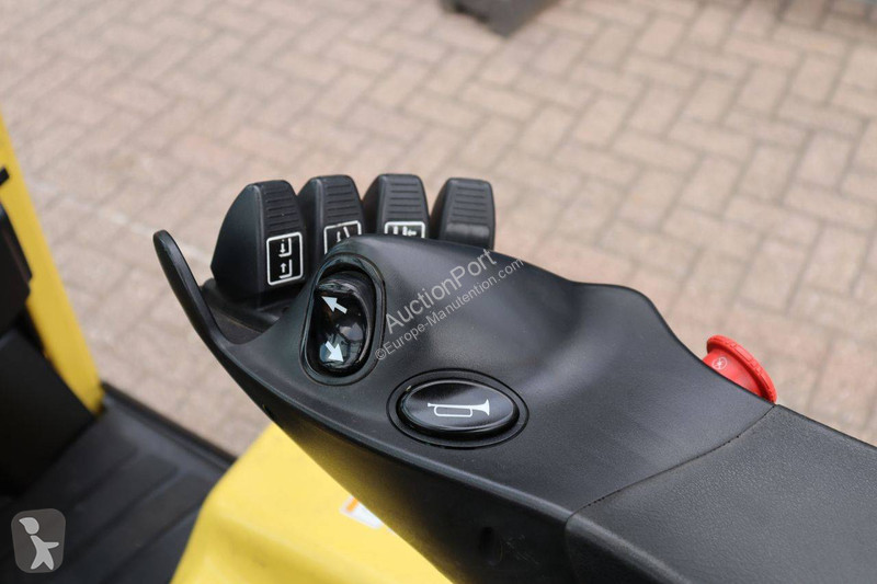 Навантажувач вилковий Hyster MWB