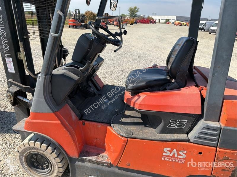 Empilhador elevador Toyota 7FBH25
