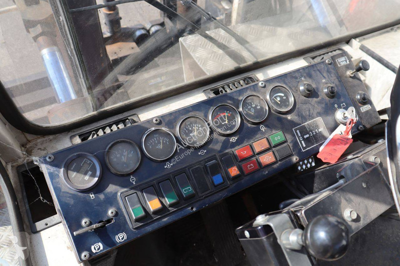 Chariot élévateur Svetruck 860 28