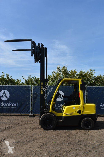 رافعة شوكية Hyster