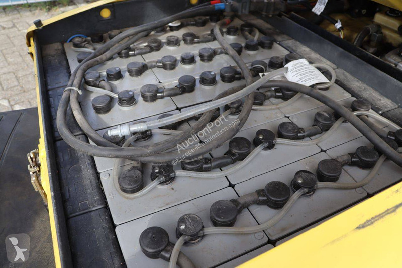 رافعة شوكية Hyster