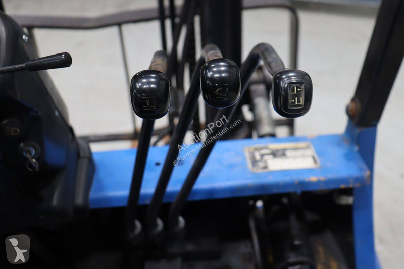 Teleskopický manipulátor Caterpillar DP25K