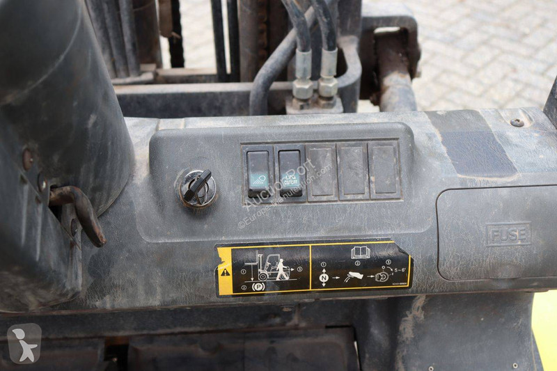Hyundai 33L-7A Forklift