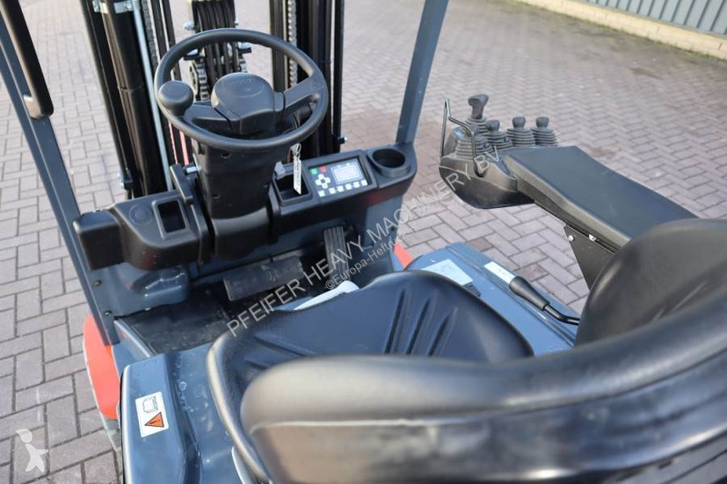 Teleskopický manipulátor Toyota 8FBM20T Valid...