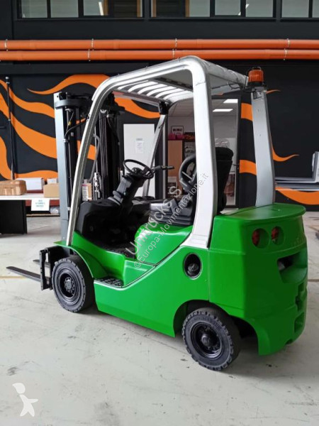 Кар Cesab M315D