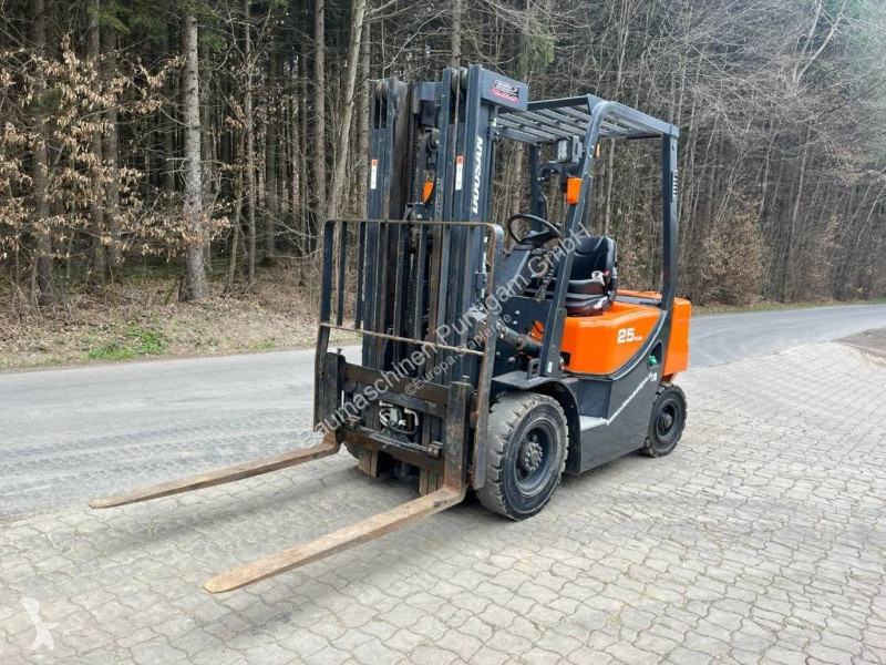 رافعة شوكية Doosan D 25 GP