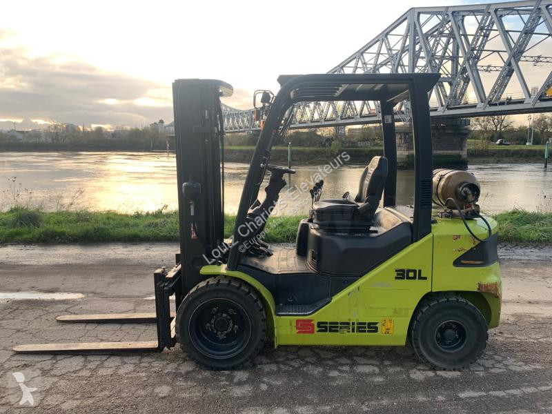 Carretilla elevadora Clark S30L