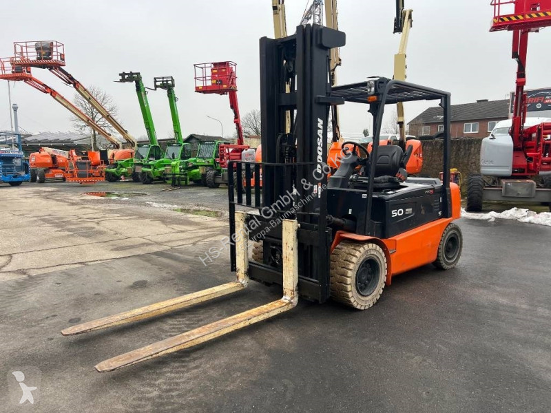 Teleskopický manipulátor Doosan B50X5 5T 6m...