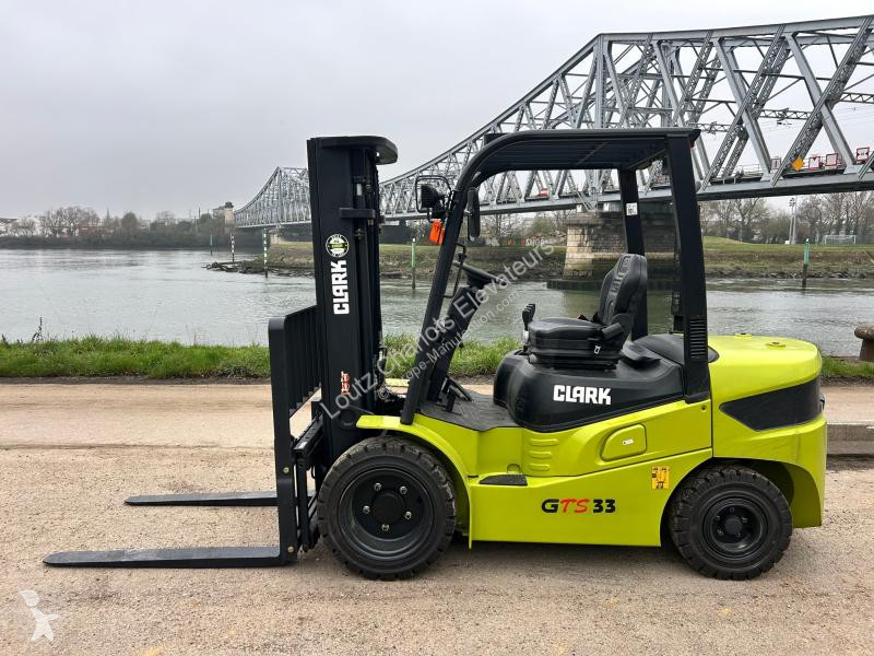 Chariot élévateur Clark GTS33D