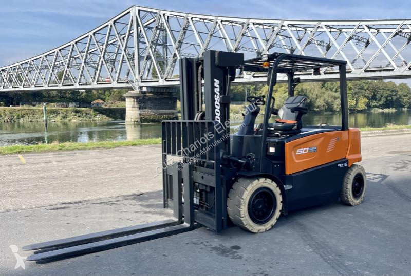 Teleskopický manipulátor Doosan B50X-7
