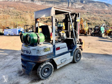 Komatsu Chariot élévateur à gaz FG25T-11E (AVEC PINCE)