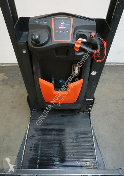 Teleskopický manipulátor Linde V 10 5212