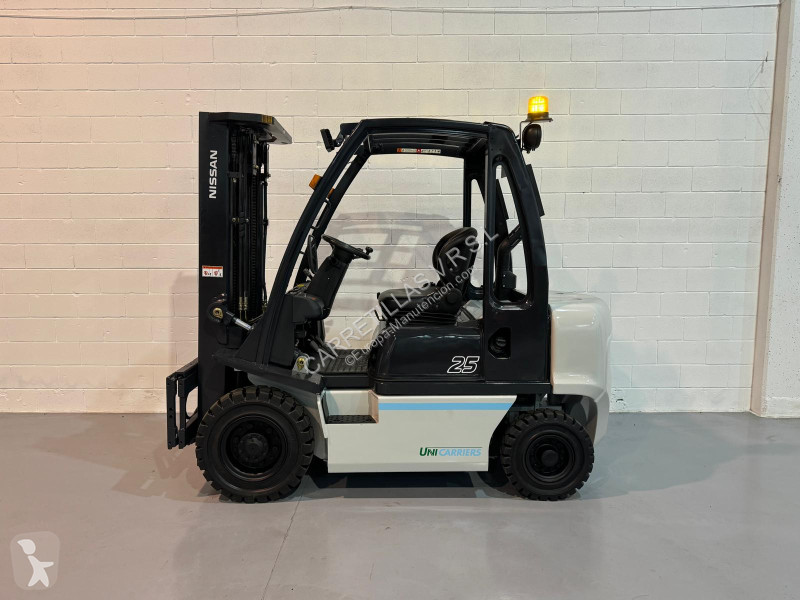 رافعة شوكية Nissan FD02A25Q