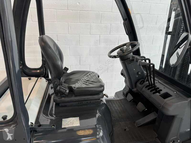 Teleskopický manipulátor Nissan FD02A25Q