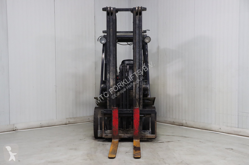 Nissan FGD02A30Q Gabelstapler