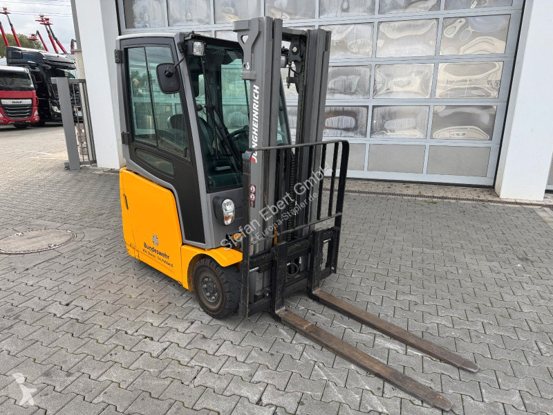 رافعة شوكية Jungheinrich EFG 215 / Triplex:...