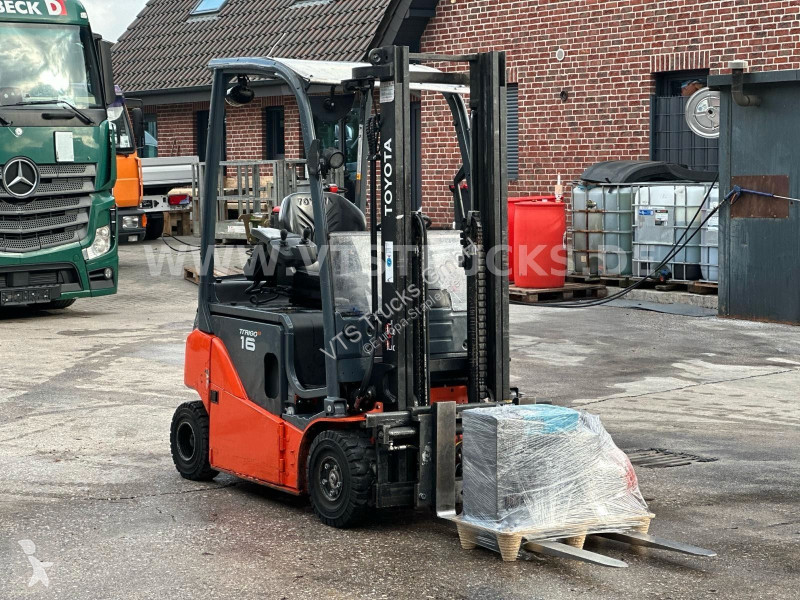 Teleskopický manipulátor Toyota 16 T 48V...