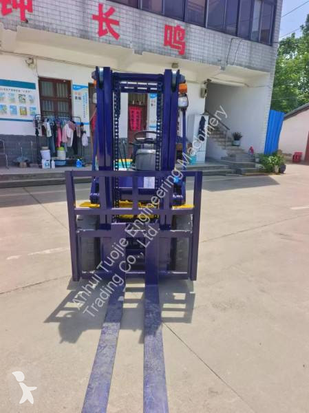 Teleskopický manipulátor Komatsu 3-Ton