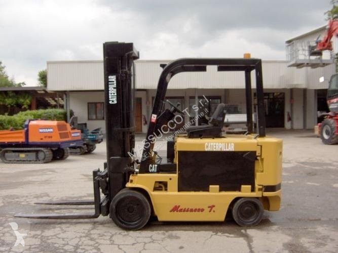 رافعة شوكية Caterpillar M100D