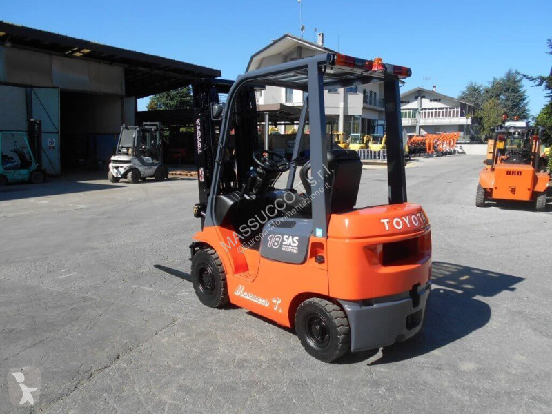 رافعة شوكية Toyota 02-7FDF18