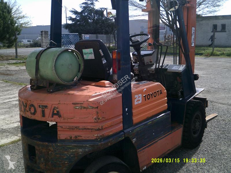 رافعة شوكية Toyota  425 F G F 23