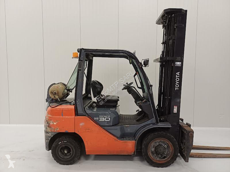 رافعة شوكية Toyota  02-8FGF30