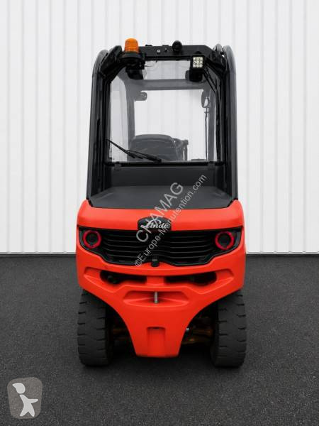 رافعة شوكية Hyster