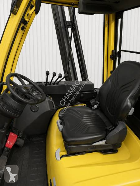 رافعة شوكية Hyster