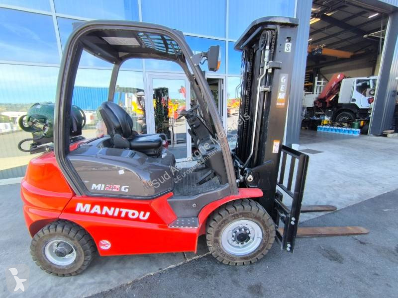 رافعة شوكية Manitou