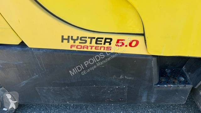 رافعة شوكية Hyster
