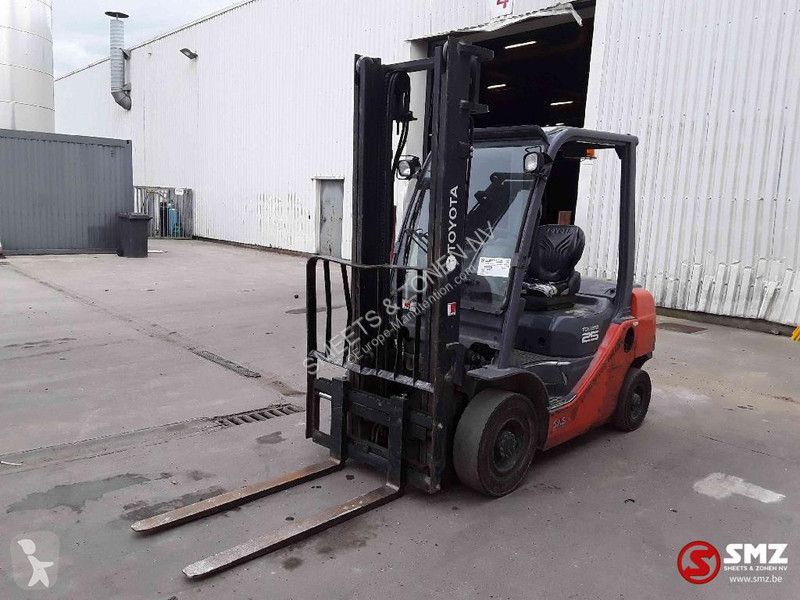 رافعة شوكية Toyota 25 02-8FDF25 6800 H