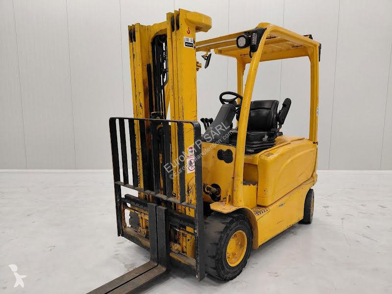 رافعة شوكية Hyster