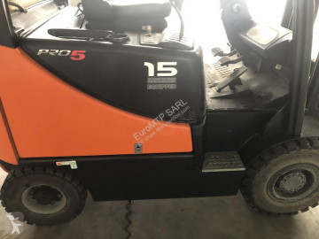 رافعة شوكية غازية Doosan
