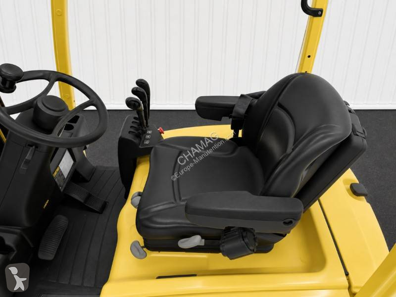 رافعة شوكية Hyster