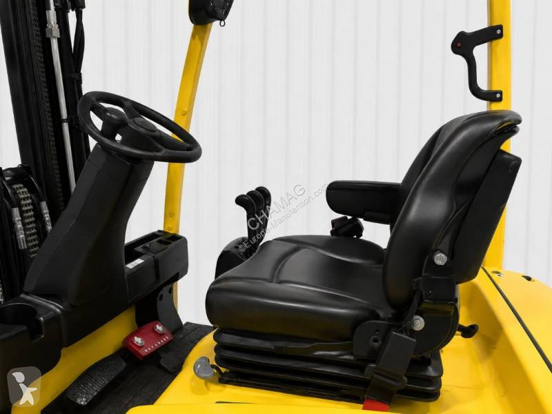 رافعة شوكية Hyster