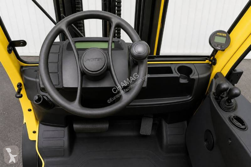 رافعة شوكية Hyster