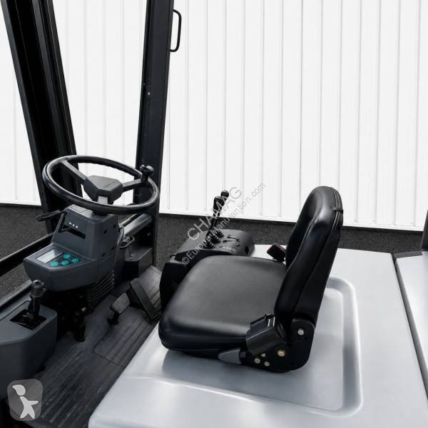 Teleskopický manipulátor Nissan Q002L25CU