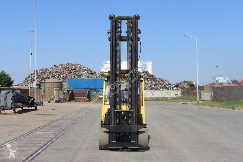 رافعة شوكية Hyster