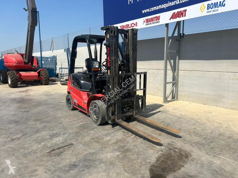 رافعة شوكية Manitou  MI25D