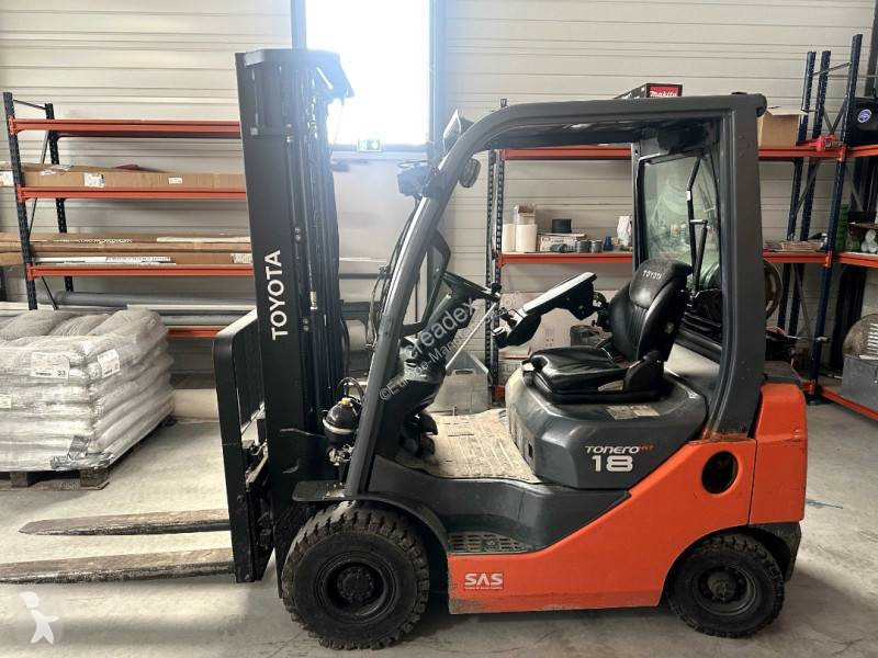 رافعة شوكية Toyota 06-8FG18F