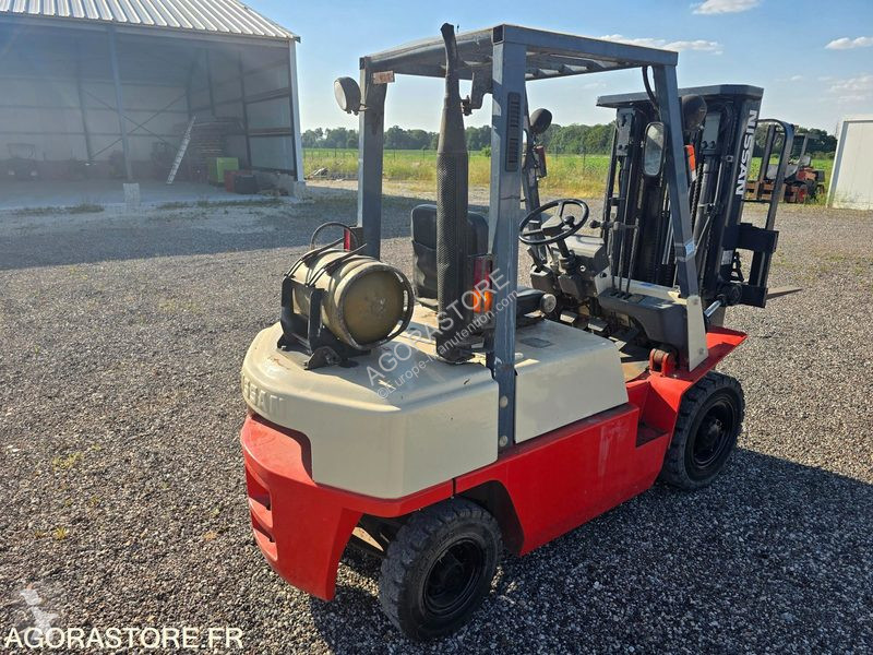 Carretilla elevadora Nissan UJO2A25U