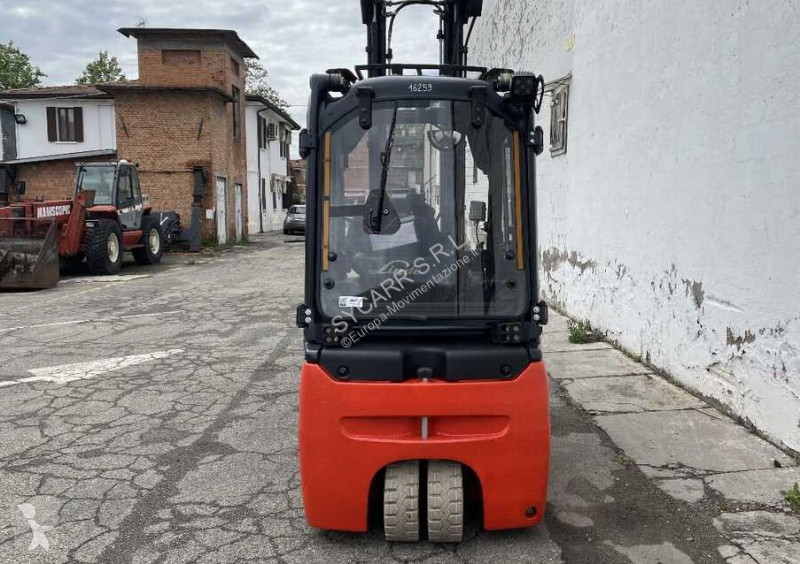 رافعة شوكية Linde E18