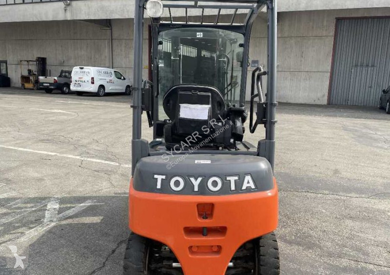رافعة شوكية Toyota