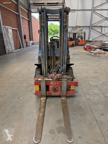 رافعة شوكية Hyster