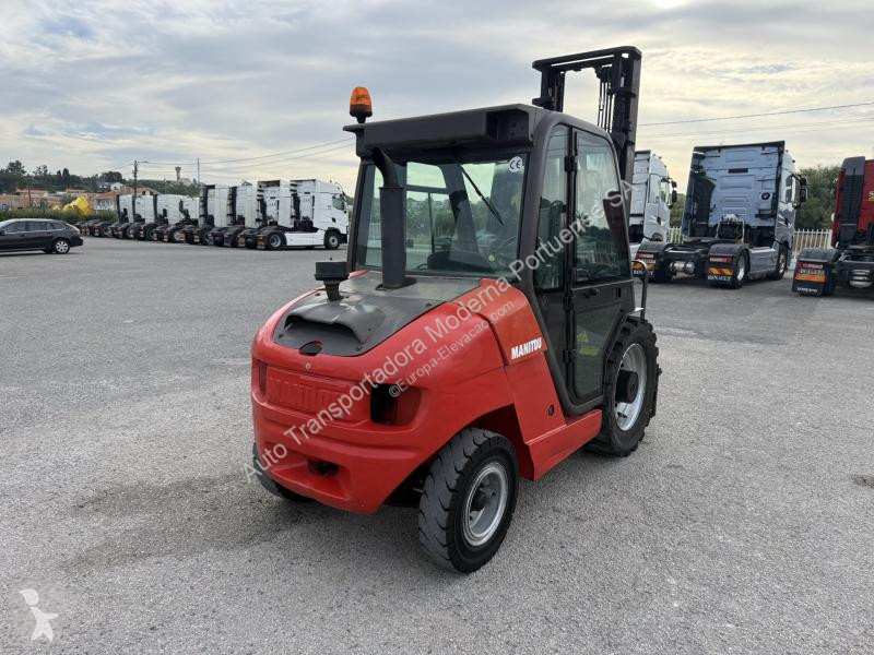 رافعة شوكية Manitou