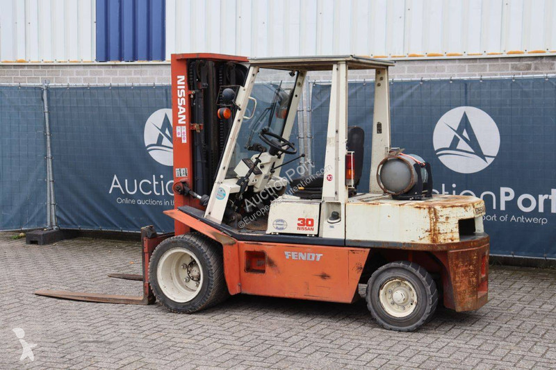 Teleskopický manipulátor Nissan RHG02 A 30U