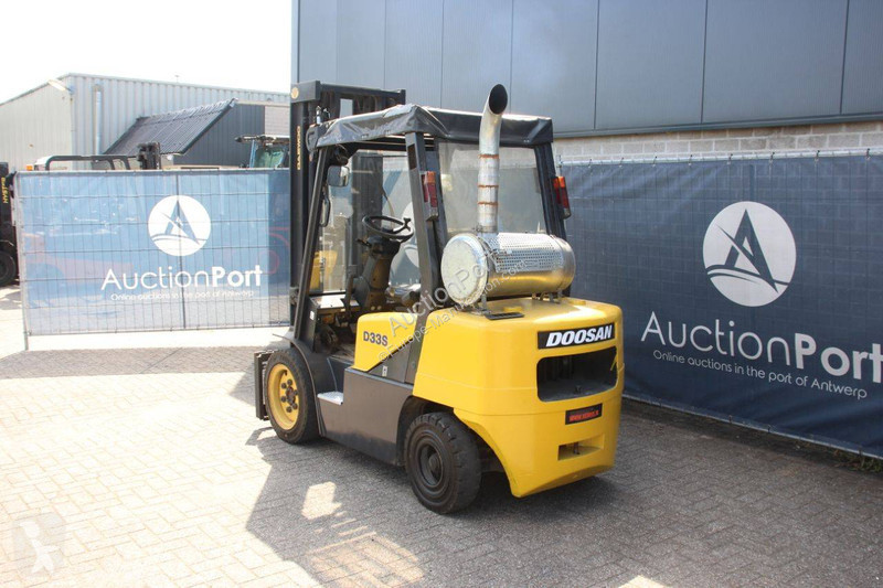 Chariot élévateur Doosan D33S-3