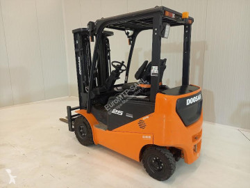 Empilhador eléctrico Doosan