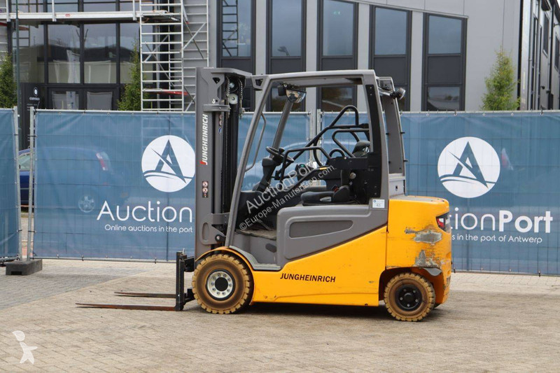 Chariot élévateur Jungheinrich 425S